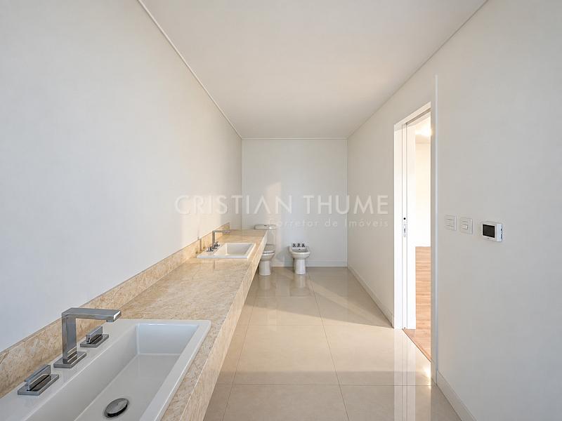 Apartamento na Beira-Mar Norte de Florian�polis com 4 Su�tes, 309 m� e 3 Vagas 12