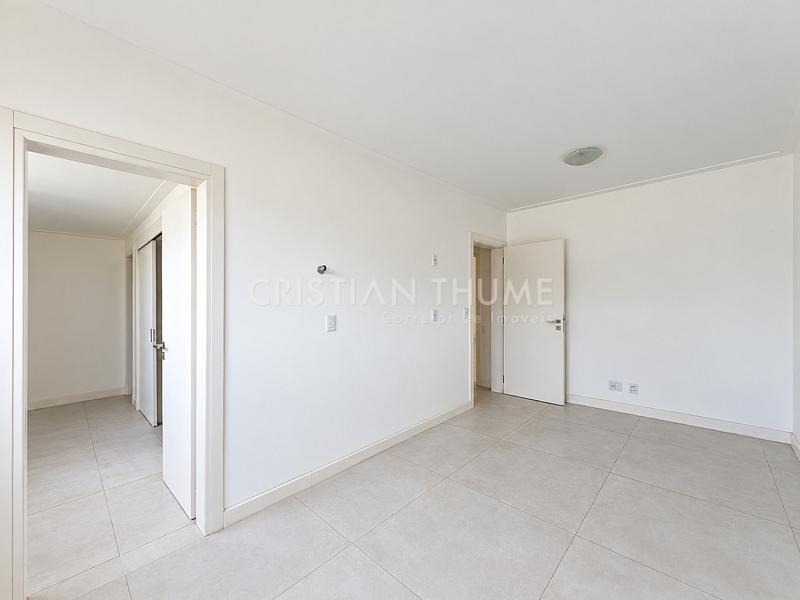 Apartamento na Beira-Mar Norte com 248 m�, 3 su�tes e 3 vagas 10