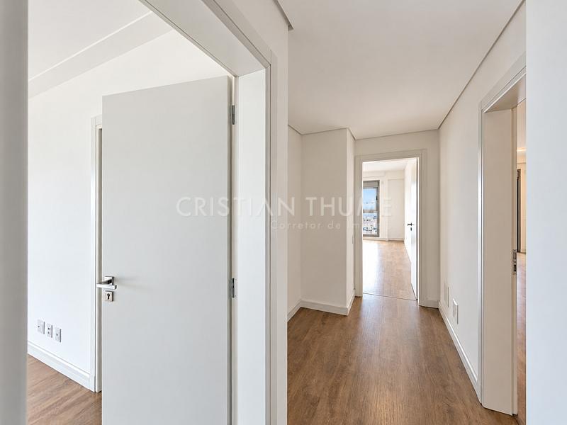 Apartamento na Beira-Mar Norte com 248 m�, 3 su�tes e 3 vagas 11