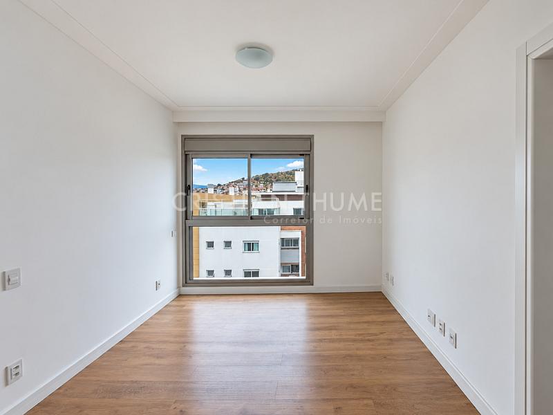 Apartamento na Beira-Mar Norte com 248 m�, 3 su�tes e 3 vagas 12