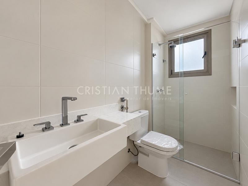 Apartamento na Beira-Mar Norte com 248 m�, 3 su�tes e 3 vagas 16