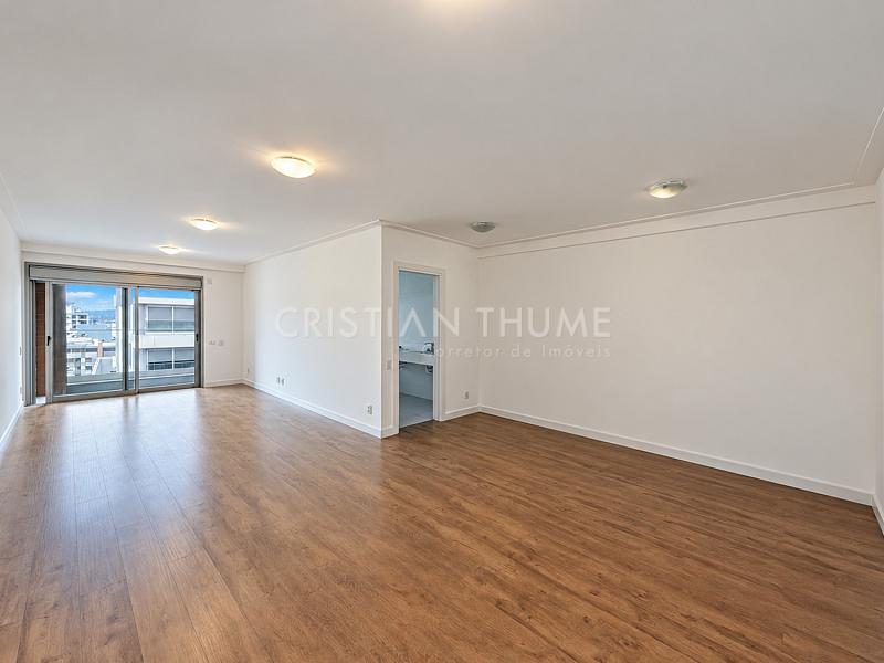 Apartamento na Beira-Mar Norte com 248 m�, 3 su�tes e 3 vagas 18