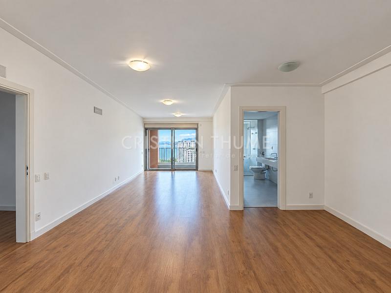 Apartamento na Beira-Mar Norte com 248 m�, 3 su�tes e 3 vagas 19