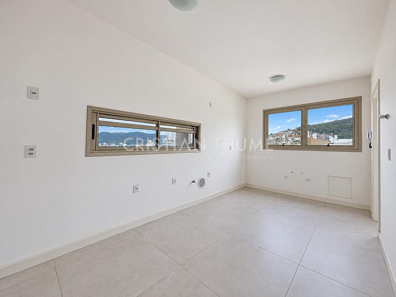 Apartamento na Beira-Mar Norte com 248 m�, 3 su�tes e 3 vagas 8