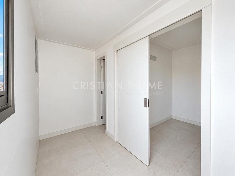 Apartamento na Beira-Mar Norte com 248 m�, 3 su�tes e 3 vagas 9