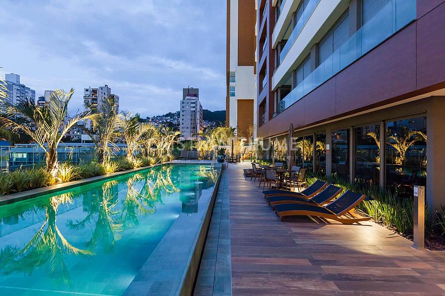 Apartamento na Beira-Mar Norte com 248 m�, 3 su�tes e 3 vagas 25