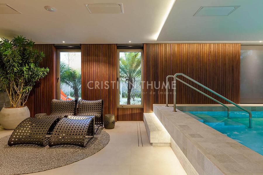 Apartamento na Beira-Mar Norte com 248 m�, 3 su�tes e 3 vagas 50