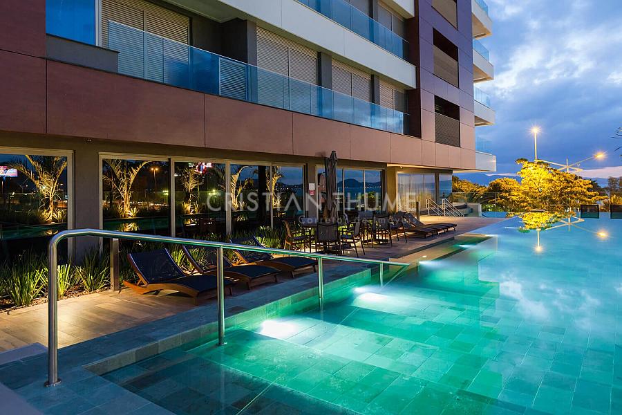 Apartamento na Beira-Mar Norte com 248 m�, 3 su�tes e 3 vagas 54