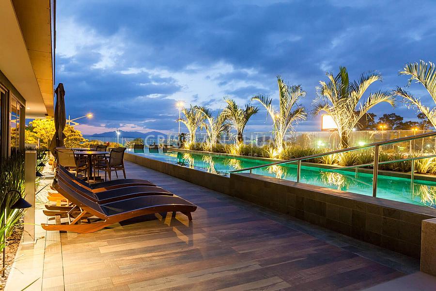 Apartamento na Beira-Mar Norte com 248 m�, 3 su�tes e 3 vagas 55