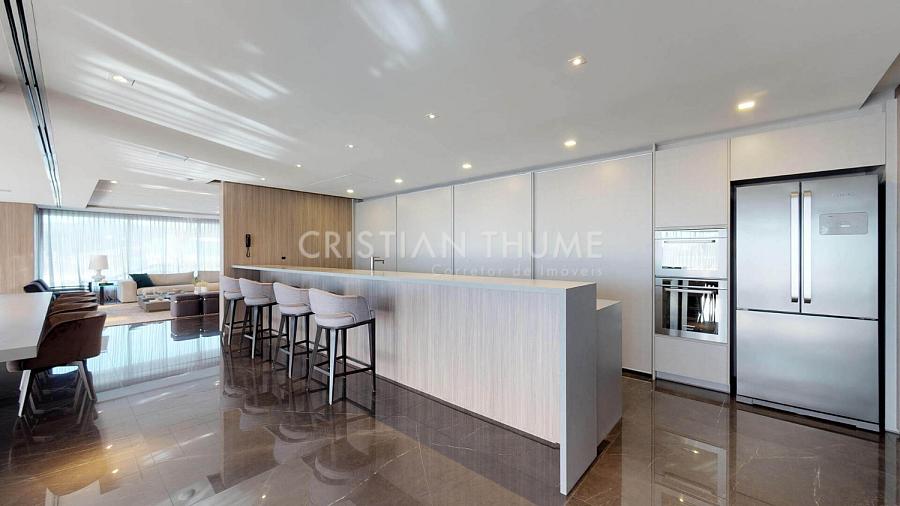 Apartamento na Beira-Mar Norte com 248 m�, 3 su�tes e 3 vagas 69