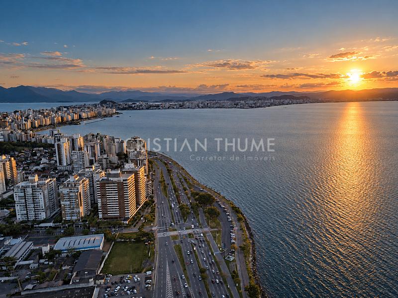 Apartamento na Beira-Mar Norte de Florian�polis com 4 Su�tes, 308 m� e 3 Vagas 2