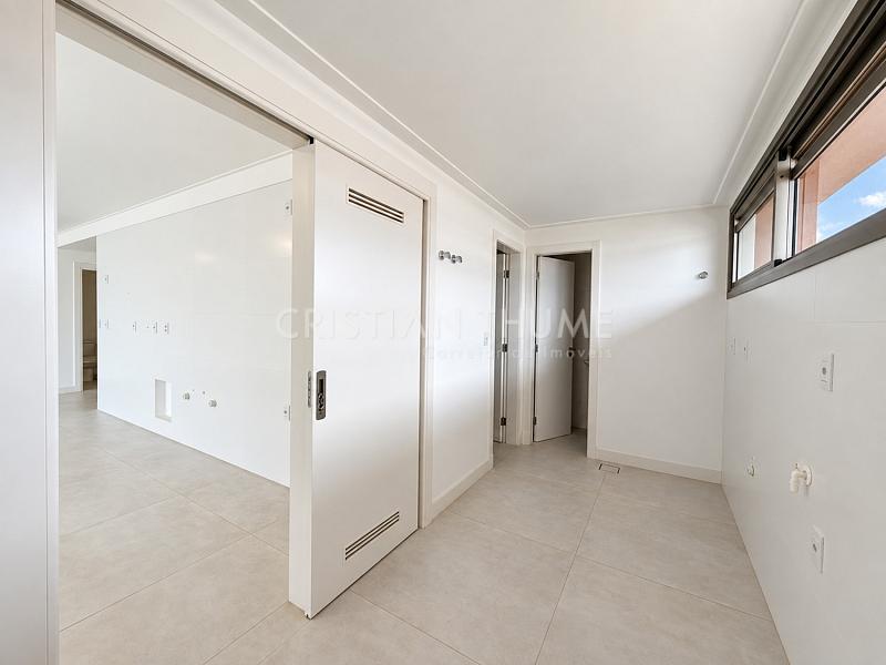 Apartamento na Beira-Mar Norte de Florian�polis com 4 Su�tes, 308 m� e 3 Vagas 18