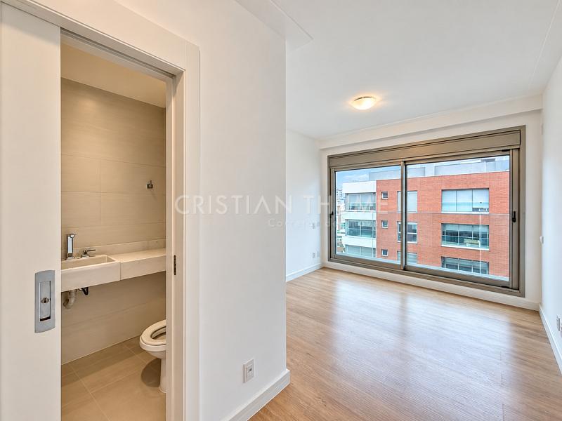 Apartamento na Beira-Mar Norte de Florian�polis com 4 Su�tes, 308 m� e 3 Vagas 25