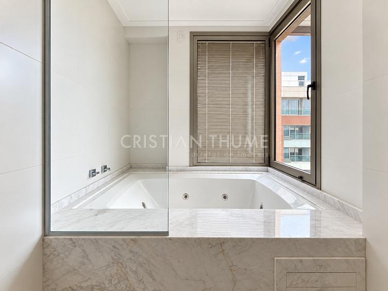 Apartamento na Beira-Mar Norte de Florian�polis com 4 Su�tes, 308 m� e 3 Vagas 26