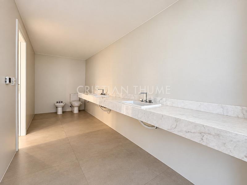 Apartamento na Beira-Mar Norte de Florian�polis com 4 Su�tes, 308 m� e 3 Vagas 12