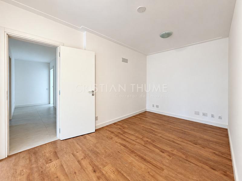 Apartamento na Beira-Mar Norte de Florian�polis com 4 Su�tes, 308 m� e 3 Vagas 13