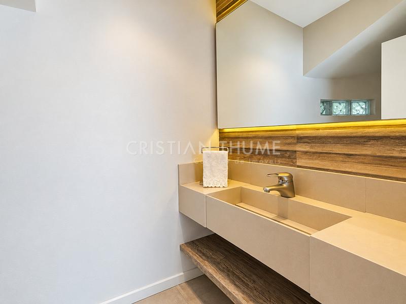 Casa de 3 quartos em Jurer� Internacional - SC 27