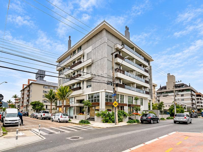 Apartamento com 3 su�tes e 2 vagas a 150 m do mar em Jurer� Internacional 23