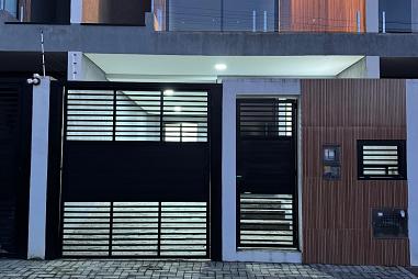 Sobrado com 3 quartos à venda, 120m², 4 banheiros, 2 garagens - Centro - Balneário Piçarras