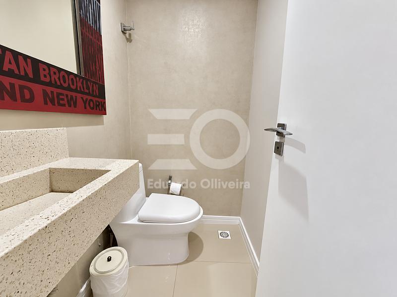 Cobertura mobiliada com piscina privativa e 3 su�tes para loca��o anual no Pioneiros 16