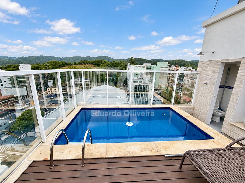 Cobertura mobiliada com piscina privativa e 3 su�tes para loca��o anual no Pioneiros 14