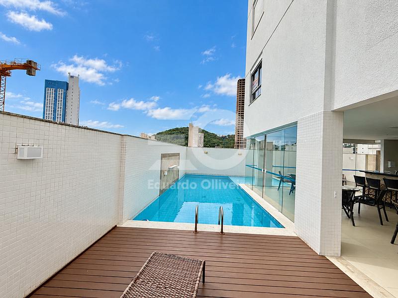 Cobertura mobiliada com piscina privativa e 3 su�tes para loca��o anual no Pioneiros 36
