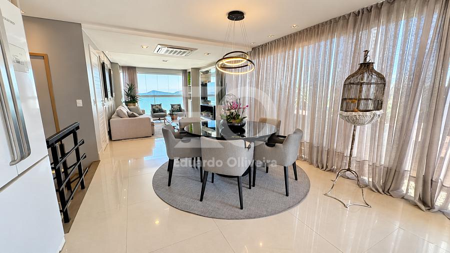 Cobertura duplex com vista para o mar e piscina privativa no Costa Allegra � Balne�rio Cambori� 37