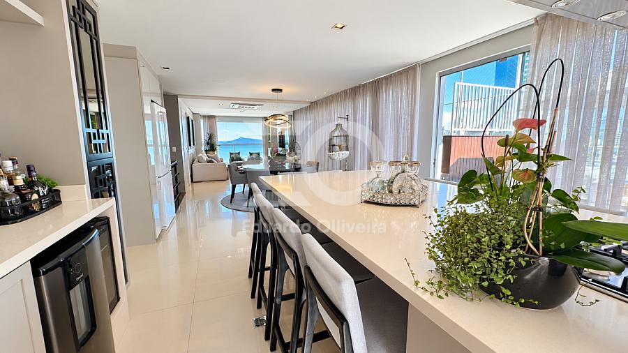 Cobertura duplex com vista para o mar e piscina privativa no Costa Allegra � Balne�rio Cambori� 40
