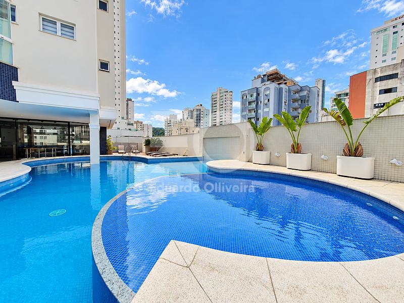 Cobertura duplex com vista para o mar e piscina privativa no Costa Allegra � Balne�rio Cambori� 48