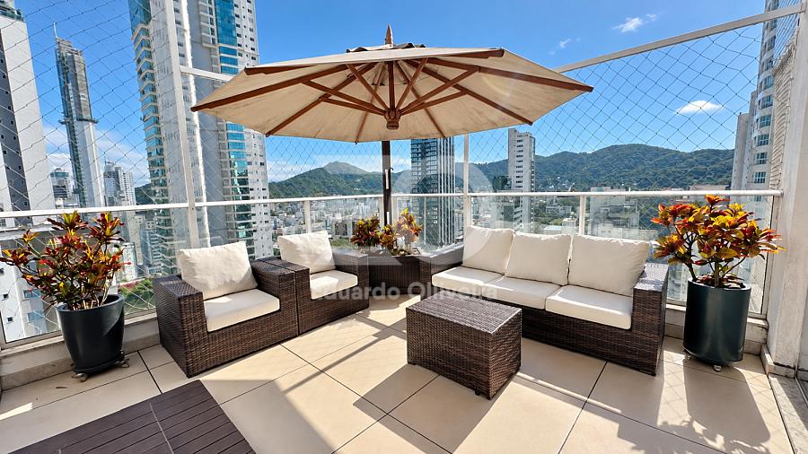 Cobertura duplex com vista para o mar e piscina privativa no Costa Allegra � Balne�rio Cambori� 47