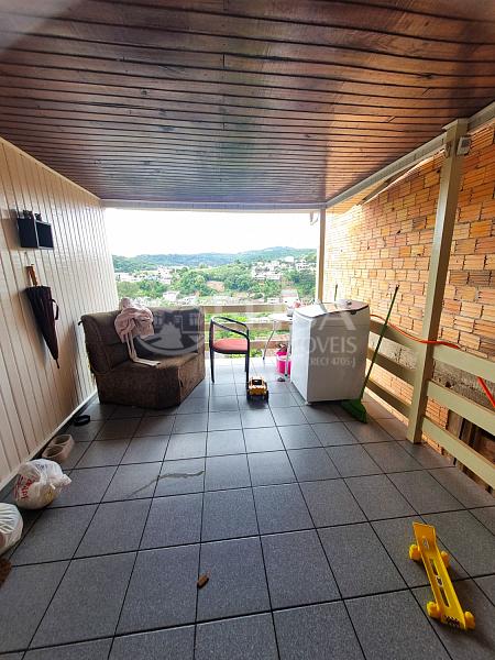 Casa com 2 Pavimentos no Bairro Floresta! — foto 4