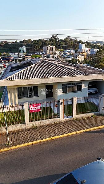 Casa com Piscina com dois Pavimentos no Santa Tereza 1
