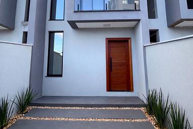 Sobrado com 2 quartos à venda, 87m², 3 banheiros, 2 garagens - Santo Antônio - Joinville