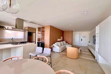 Apto 04 Suítes + 04 Vagas | 100% Decorado/Mobiliado