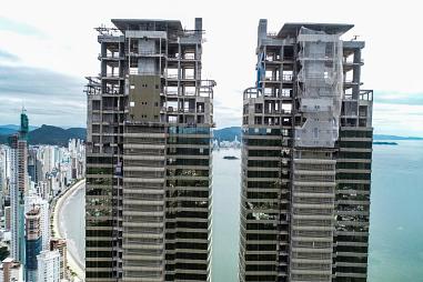 Apartamento com 4 quartos à venda, 251m², 5 banheiros, 3 garagens - Centro - Balneário Camboriú