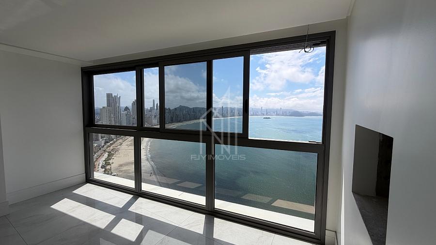 Apartamento � venda no Pharos Barra Sul 1