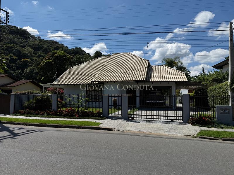 Casa com 207 m� em terreno de 1.579 m� no Am�rica 1