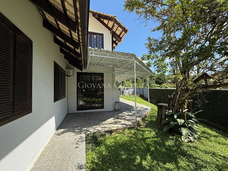 Casa com 207 m� em terreno de 1.579 m� no Am�rica 4