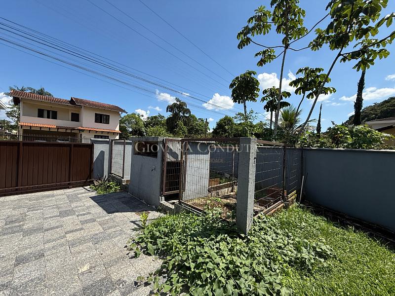Casa com 207 m� em terreno de 1.579 m� no Am�rica 6