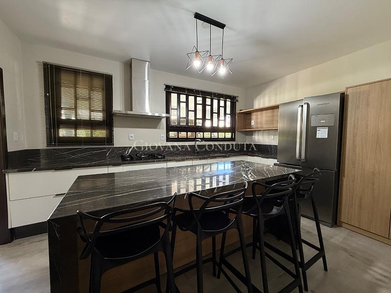 Casa com 207 m� em terreno de 1.579 m� no Am�rica 7
