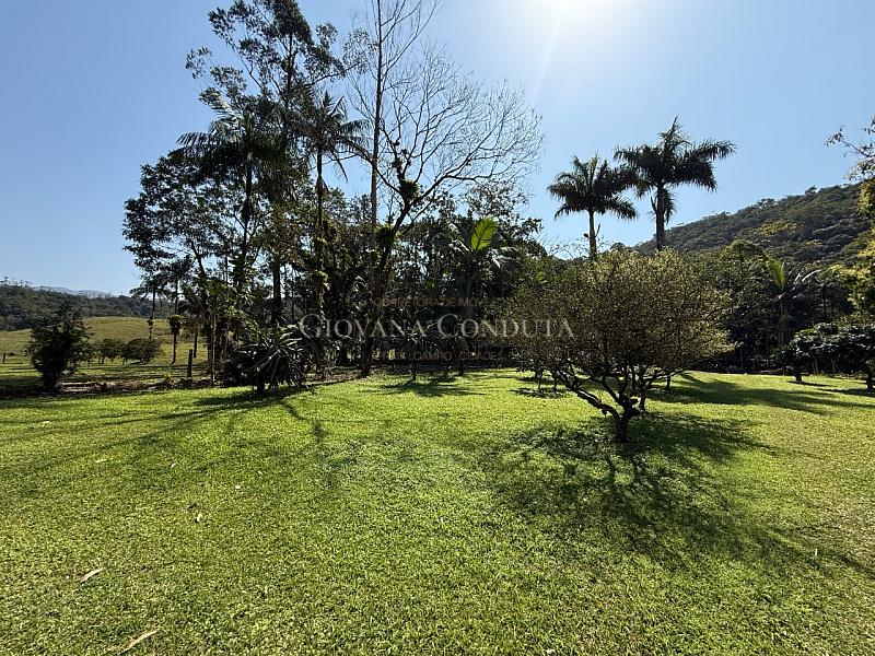Ch�cara � venda na Estrada Bonita � 10.225 m� 10