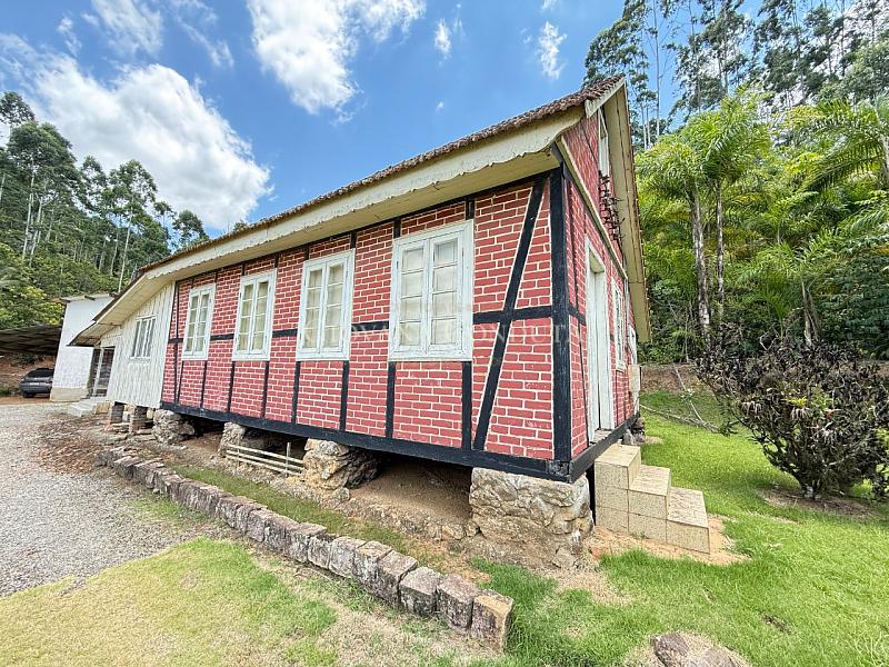 �rea rural escriturada com 67 hectares �s margens do Rio Pira� em Araquari - Morro do Jacu 1
