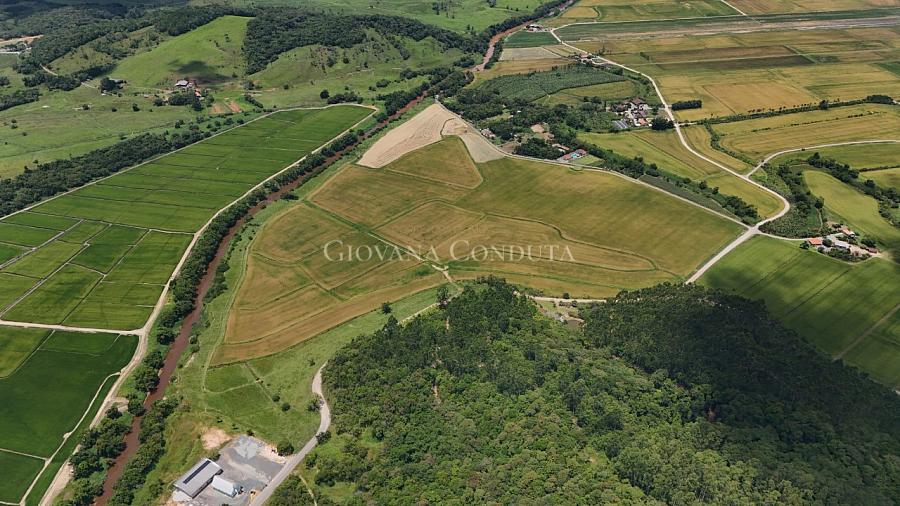 �rea rural escriturada com 67 hectares �s margens do Rio Pira� em Araquari - Morro do Jacu 16