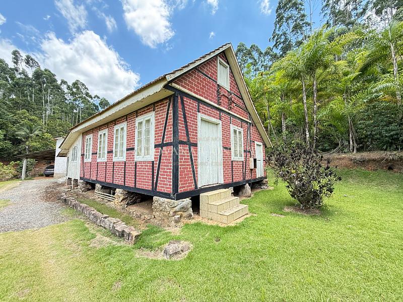 �rea rural escriturada com 67 hectares �s margens do Rio Pira� em Araquari - Morro do Jacu 2