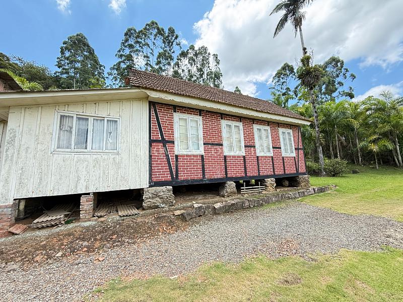 �rea rural escriturada com 67 hectares �s margens do Rio Pira� em Araquari - Morro do Jacu 5