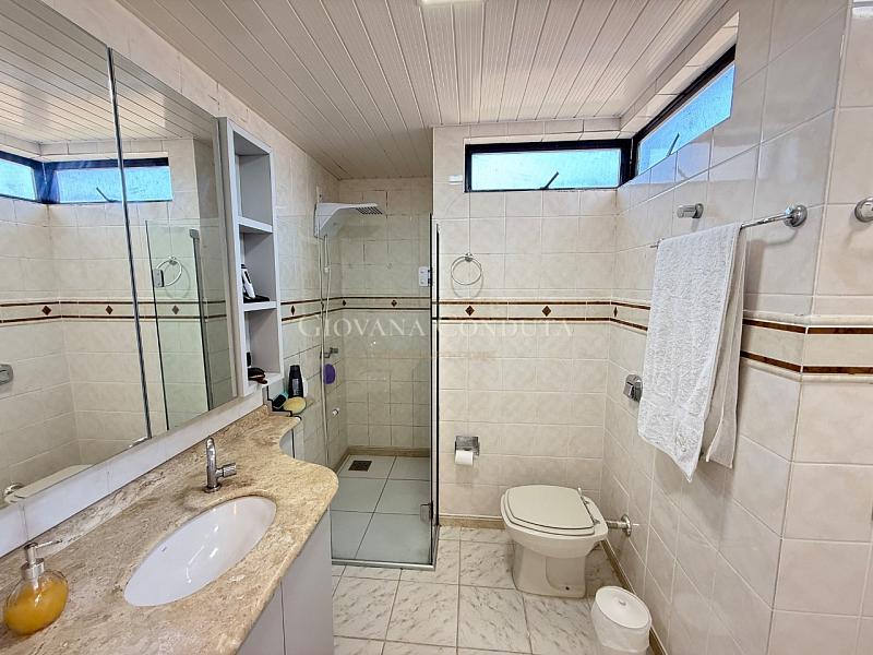 Cobertura com 184 m� Bairro Sagua�u 19