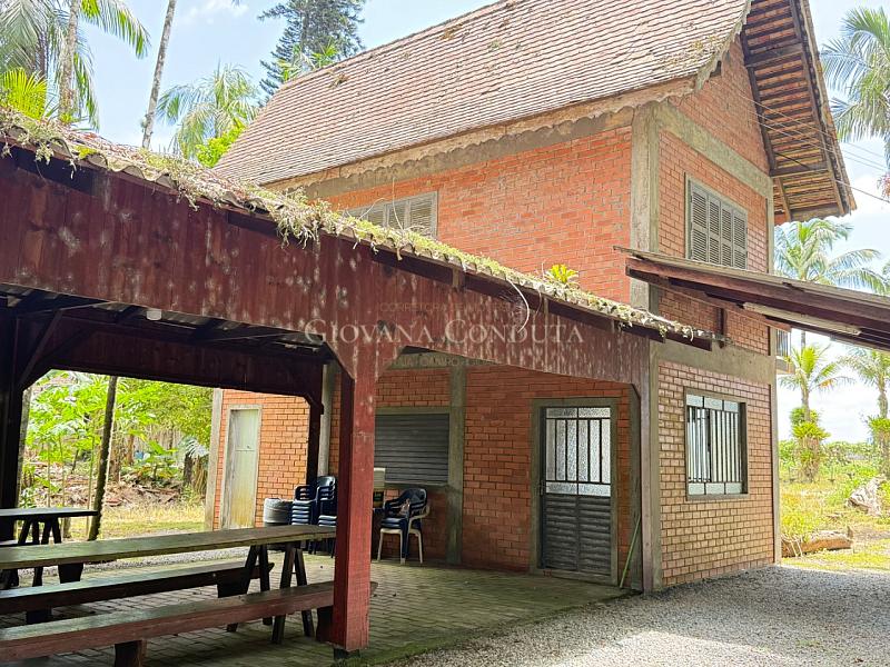 Ch�cara com 18.422 m�, rios, piscina natural e pavilh�o para eventos na Rodovia SC-108 - Vila Nova 1