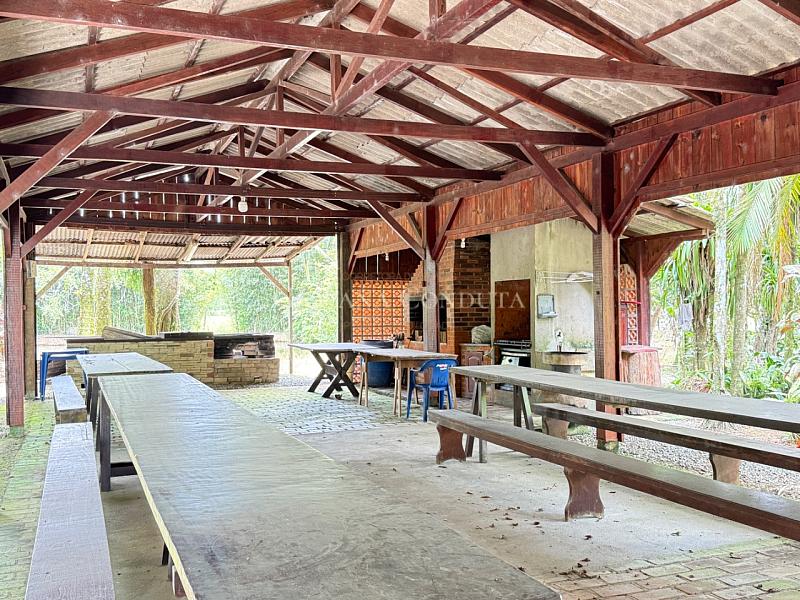 Ch�cara com 18.422 m�, rios, piscina natural e pavilh�o para eventos na Rodovia SC-108 - Vila Nova 2