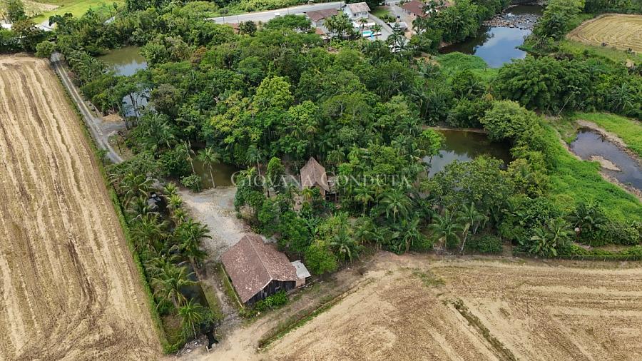 Ch�cara com 18.422 m�, rios, piscina natural e pavilh�o para eventos na Rodovia SC-108 - Vila Nova 6
