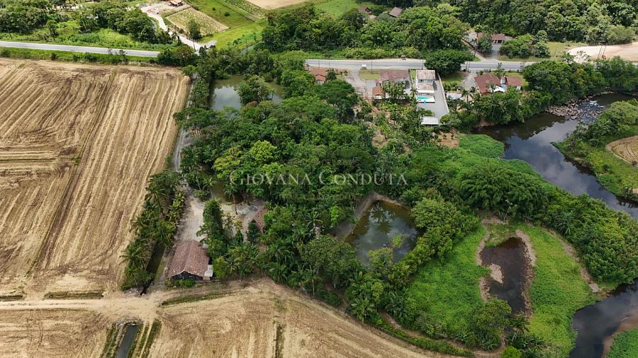 Ch�cara com 18.422 m�, rios, piscina natural e pavilh�o para eventos na Rodovia SC-108 - Vila Nova 7